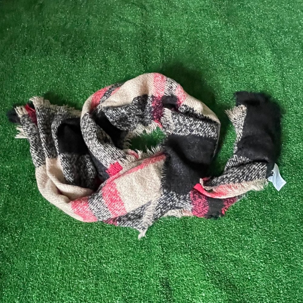 Call It Spring Women's Plaid Wrap tartan Elegant British Blanket Scarf  OS NEW